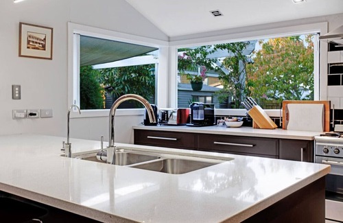 Birkenhead House | Executive Retreat minutes to Takapuna and CBD