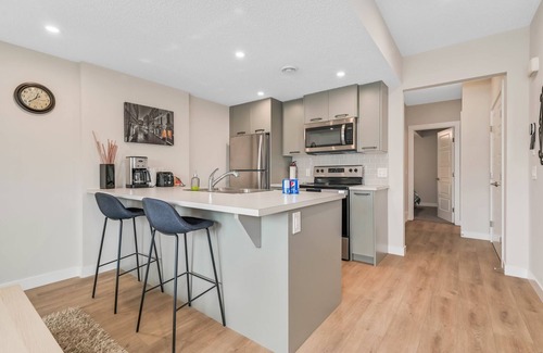 Keith House | Premier One Bedroom Suite with Kitchen in Rockland Park