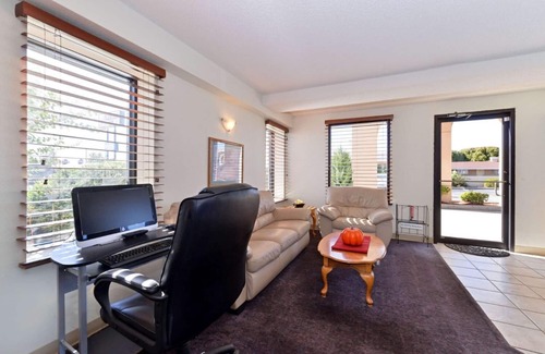 Elk City Hotel | Affordable Executive Plus Inn & Suites with Family Amenities