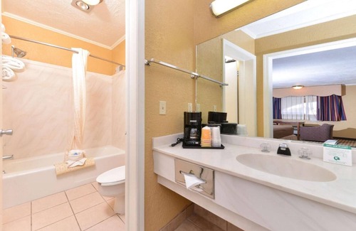 Elk City Hotel | Affordable Executive Plus Inn & Suites with Family Amenities