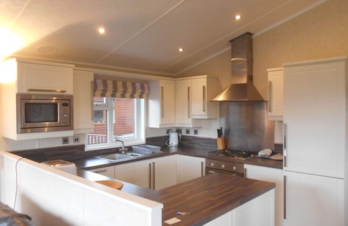 Spean Bridge Ski Chalet | Cozy Self-Catering Lodge with Spa Amenities in Crathie