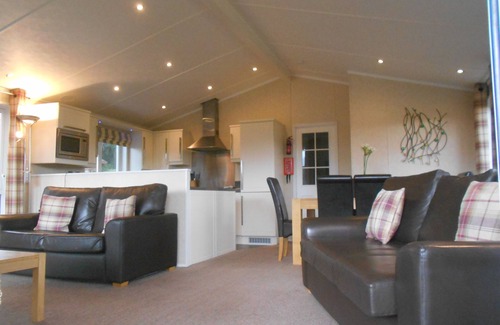 Spean Bridge Ski Chalet | Cozy Self-Catering Lodge with Spa Amenities in Crathie
