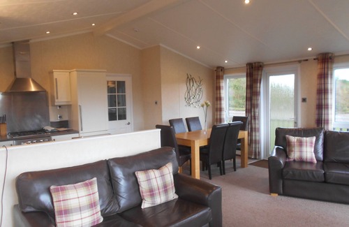 Spean Bridge Ski Chalet | Cozy Self-Catering Lodge with Spa Amenities in Crathie
