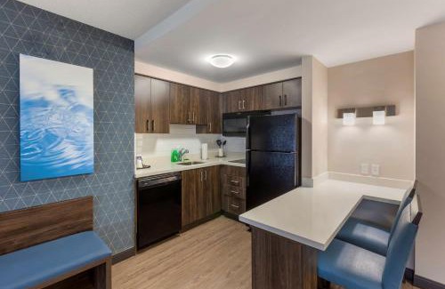 Gateway Hotel | Inviting Executive Residency by Best Western in Toronto-Mississauga