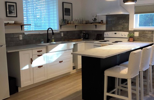 Lund Apartment | Executive Spa Country Getaway near Powell River.