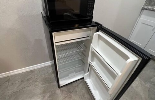 Tucson House | Comfortable Executive Suite #2 with Kitchen and Parking