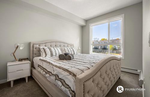 Inglewood Apartment | Executive Suite in Inglewood with 2 Bedroom Parking AC and King Bedroom
