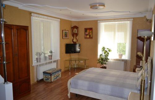 Ternopil Apartment | Prime Executive Suite in the Heart of the City