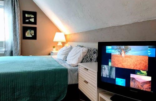 Lower Allston Apartment | Elegant Executive Suite Loft near Harvard Allston Campus