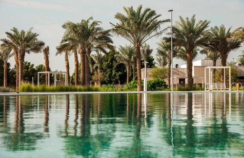 Abu Dhabi Apartment | Executive Suite with Oceanfront Pool by Khor Al Maqta Park