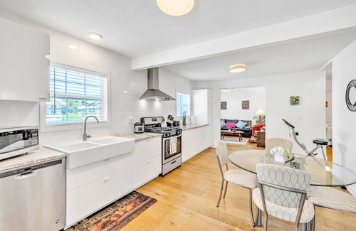 Royal Oak Apartment | Executive Suite in Downtown: Ideal for Families & Pets