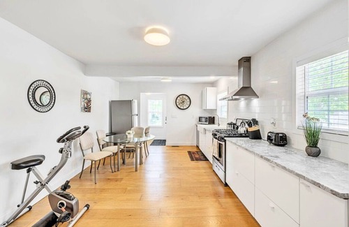 Royal Oak Apartment | Executive Suite in Downtown: Ideal for Families & Pets