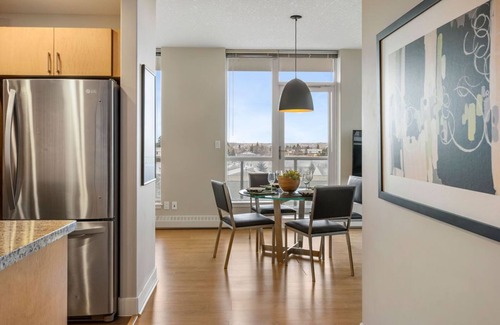 Rosscarrock Condo | Elegant Executive Suite with Pool & Breathtaking Views