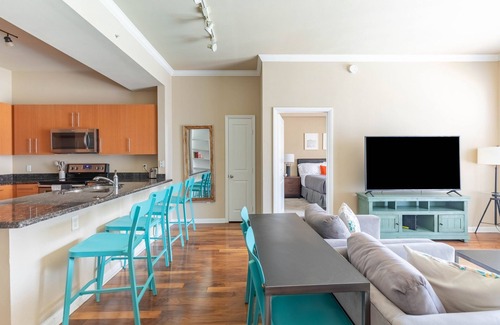 Cityplace Apartment | Modern Executive Suite with Pool and Gym Access