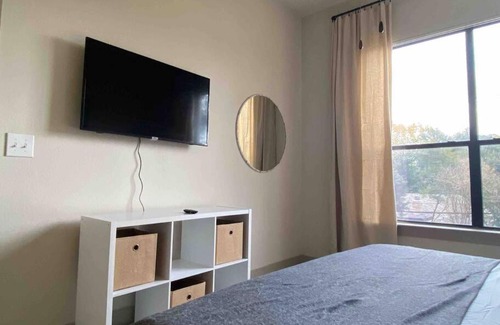 Brookhollow Apartment | Deluxe Executive Suite with Pool & Family-Friendly Amenities