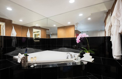 Burnaby Hotel | Discover Executive Suites Hotel in Metro Vancouver