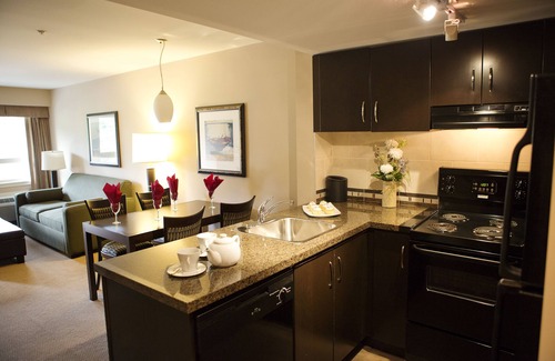 Garibaldi Highlands Hotel | Discover Executive Suites Hotel & Resort in Scenic Squamish