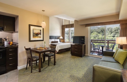 Garibaldi Highlands Hotel | Discover Executive Suites Hotel & Resort in Scenic Squamish