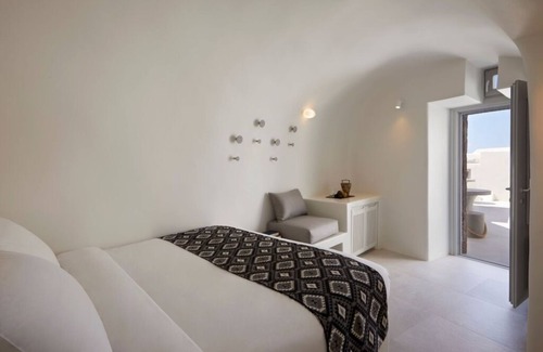 Oia Hotel | Executive Two-Bedroom Cave Suite