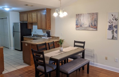 Albany House | EXECUTIVE Townhome | 4 min from Phoebe