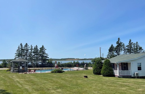 Anne's Land Cottage | Executive Two-Bedroom Cottage (Cottage 13)