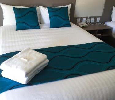 Griffith Hotel | Highly Rated Exies Bagtown with Pool & Breakfast Included
