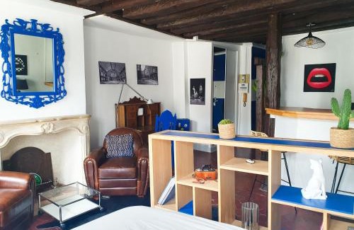 Saint-Germain-en-Laye Apartment | Central Grand Studio Near RER A - Highly Rated at 8.8