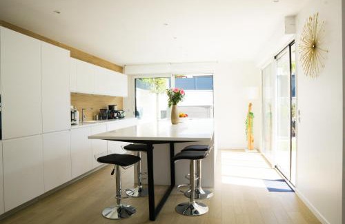 Orgeval Villa | Relaxing Maison d'Architecte with Hot Tub & Family-Friendly Amenities