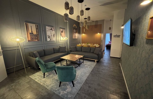 Wilmersdorf Apartment | Eco-Friendly Exil Deluxe: Family & Breakfast Amenities Await