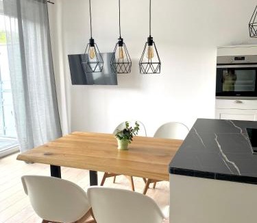 Neustadt Apartment | Exclusive Central Loft with Balcony - Guest Rated 9.2