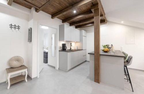 Wollmatingen Apartment | Exclusive Oceanfront Retreat with Breathtaking Views