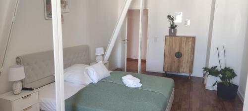 Hasselbachplatzviertel Apartment | Exklusive Familienresidenz mit Dachterrasse, Sauna und Entertainment