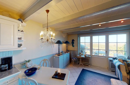 Großmorsum Apartment | Cozy Oceanfront Retreat with Scenic Views in Morsum