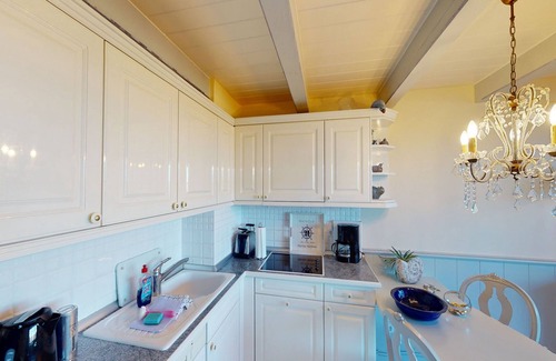 Großmorsum Apartment | Cozy Oceanfront Retreat with Scenic Views in Morsum