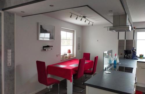 Papenburg Apartment | Exclusive FeWo Papenburg with Heated Winter Garden & Streaming