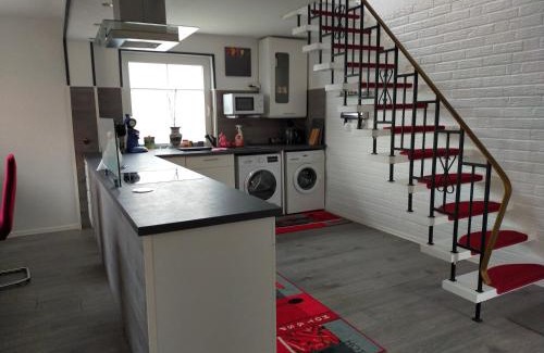 Papenburg Apartment | Exclusive FeWo Papenburg with Heated Winter Garden & Streaming