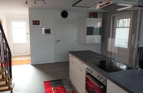 Papenburg Apartment | Exclusive FeWo Papenburg with Heated Winter Garden & Streaming