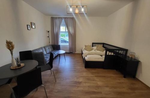 Hutteldorf Apartment | Exclusive Garden Apartment with Family-Friendly Amenities