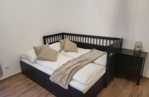 Hutteldorf Apartment | Exclusive Garden Apartment with Family-Friendly Amenities