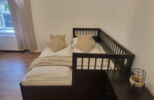 Hutteldorf Apartment | Exclusive Garden Apartment with Family-Friendly Amenities