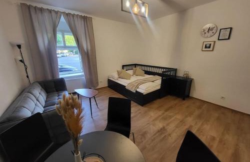 Hutteldorf Apartment | Exclusive Garden Apartment with Family-Friendly Amenities