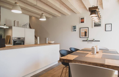 Upleward Apartment | Experience Aafke: Maisonette with Sauna & Garden Oasis