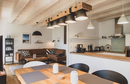 Upleward Apartment | Experience Aafke: Maisonette with Sauna & Garden Oasis