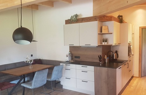 Fuegen Apartment | Exclusive Alpenquartier: Top-Rated Getaway with Pool & Kitchen