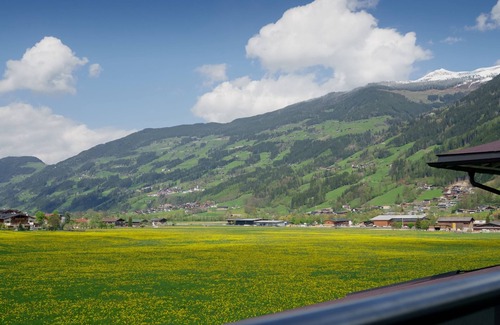 Fuegen Apartment | Exclusive Alpenquartier: Top-Rated Getaway with Pool & Kitchen