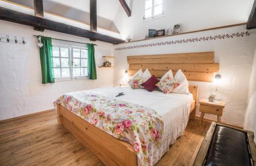 Altenbach House | Serene Nature Retreat - 4-Star Oceanfront Oasis