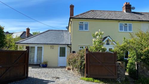 Withypool Bed & Breakfast | Elegant Mole End: 4-Star Pet-Friendly Retreat with Dining