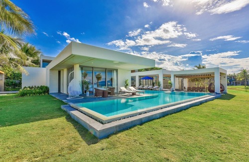 Ngu Hanh Son Villa | Exotic Beachfront Villa with Private Pool & Ocean Views
