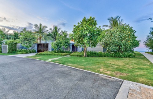 Ngu Hanh Son Villa | Exotic Beachfront Villa with Private Pool & Ocean Views