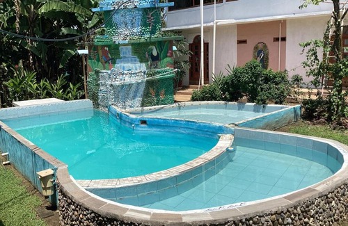 Tuxtla Chico House | Exotic flower cabin pool